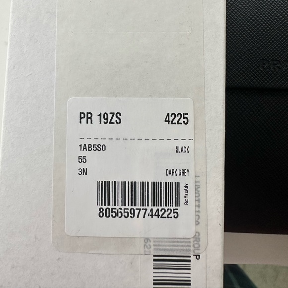 Prada sunglasses - Picture 7 of 8